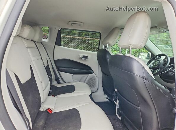 3C4NJCBB3JT226864 2018 JEEP COMPASS White უკანა სალონის ხედი