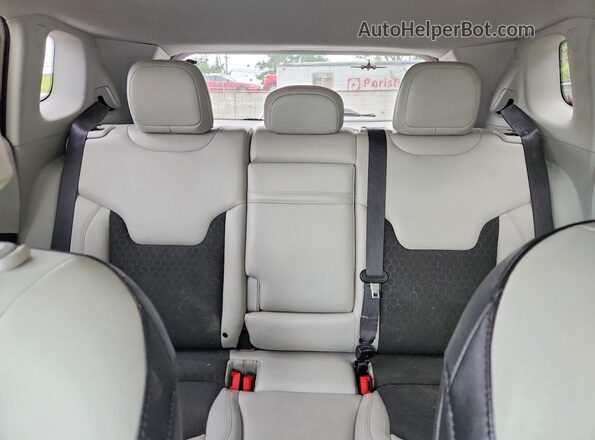 3C4NJCBB3JT226864 2018 JEEP COMPASS White უკანა სავარძლების ხედი