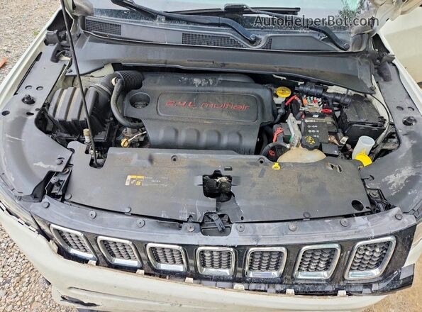 3C4NJCBB3JT226864 2018 JEEP COMPASS White ძრავის განყოფილების ხედი