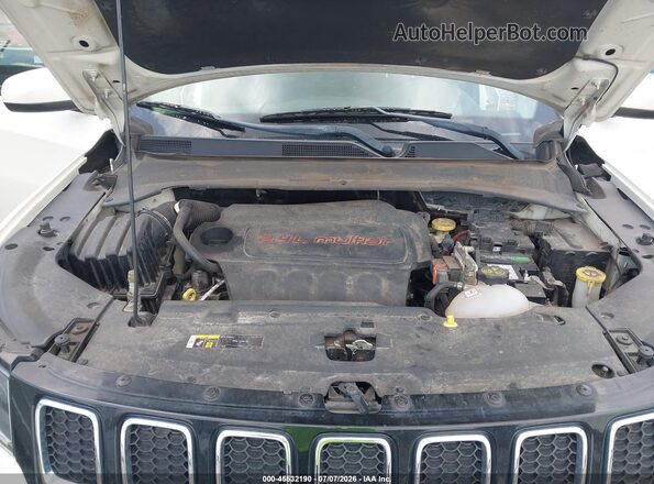 3C4NJCBB3JT256978 2018 JEEP COMPASS Кремовый Вид сзади
