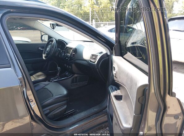 3C4NJCBB3JT358930 2018 JEEP COMPASS Серый Вид салона спереди