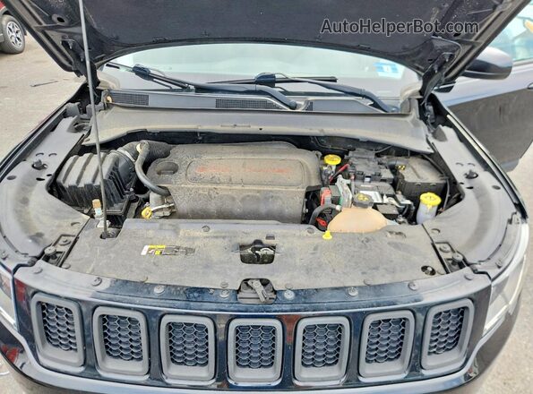 3C4NJCBB4JT186486 2018 JEEP COMPASS Black Widok komory silnika