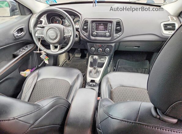 3C4NJCBB4JT186486 2018 JEEP COMPASS Black Widok deski rozdzielczej