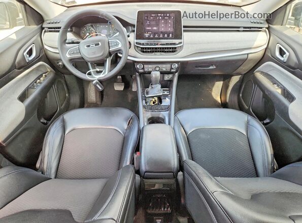3C4NJCBB4NT138816 2022 JEEP COMPASS Черный Вид панели приборов