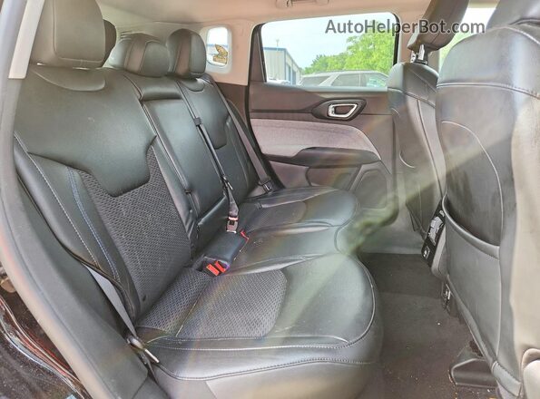 3C4NJCBB4NT138816 2022 JEEP COMPASS Черный Вид задней части салона