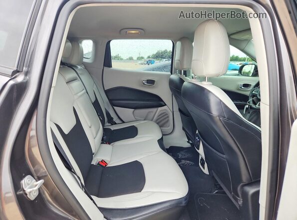 3C4NJCBB5HT643008 2017 JEEP COMPASS Gray Widok wnętrza z tyłu