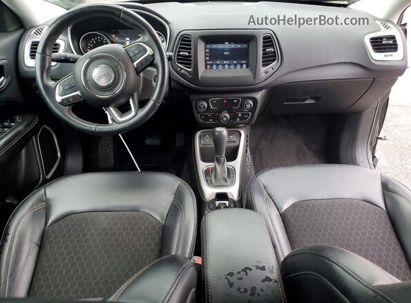 3C4NJCBB6JT123972 2018 JEEP COMPASS Black Vista del salpicadero