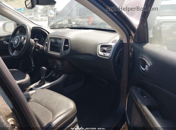 3C4NJCBB6JT271460 2018 JEEP COMPASS Black Widok wnętrza z przodu