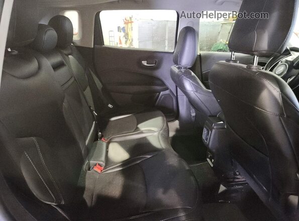 3C4NJCBB6KT692323 2019 JEEP COMPASS Blue Widok wnętrza z tyłu
