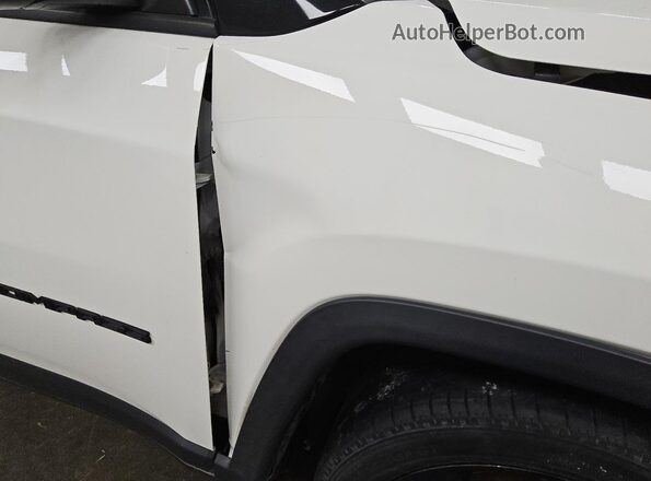 3C4NJCBB7LT246697 2020 JEEP COMPASS White 