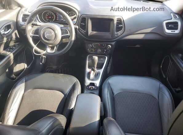 3C4NJCBB8JT182280 2018 JEEP COMPASS Red Vista del salpicadero
