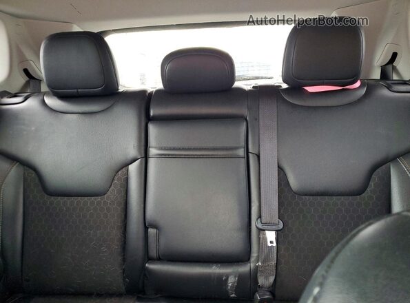 3C4NJCBB8JT266566 2018 JEEP COMPASS Red Rear seats view