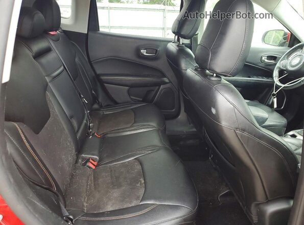 3C4NJCBB8JT266566 2018 JEEP COMPASS Red Rear interior view