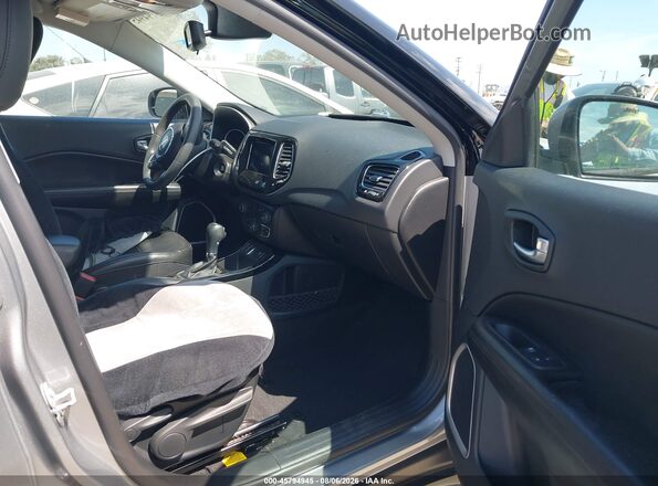 3C4NJCBB8MT531765 2021 JEEP COMPASS Silver Front interior view