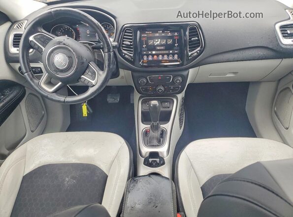 3C4NJCBB9KT668517 2019 JEEP COMPASS Черный Вид панели приборов