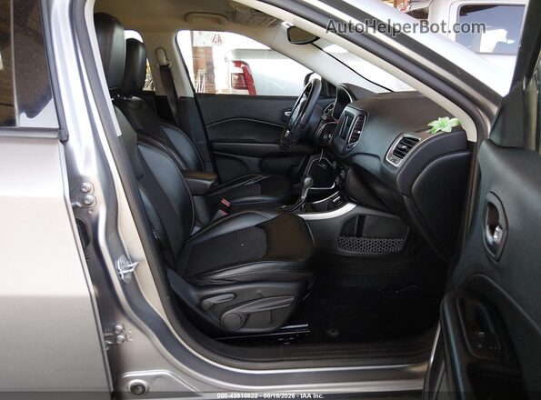 3C4NJCBB9LT133723 2020 JEEP COMPASS Silver Սալոնի դիմացի տեսք