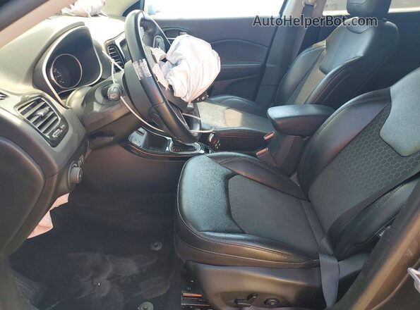 3C4NJCBB9LT140834 2020 JEEP COMPASS Charcoal Widok wnętrza z przodu