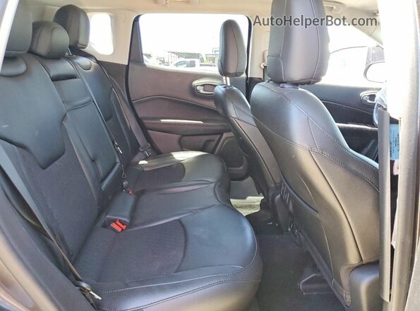 3C4NJCBB9LT140834 2020 JEEP COMPASS Charcoal Widok wnętrza z tyłu