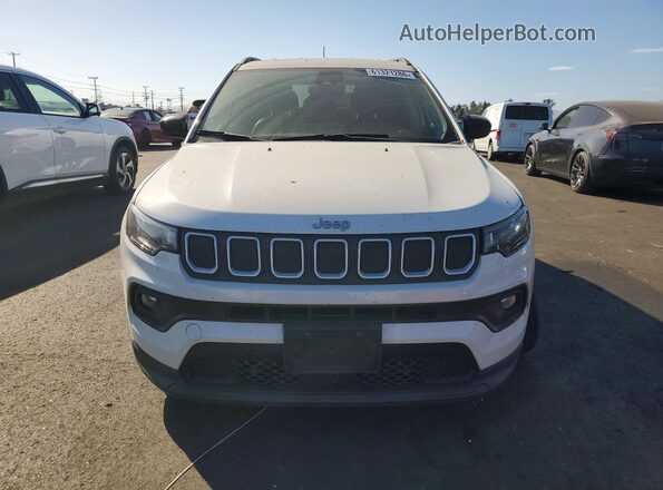 3C4NJCBB9NT139816 2022 JEEP COMPASS White Widok z przodu