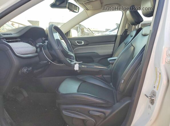 3C4NJCBB9NT139816 2022 JEEP COMPASS White Widok wnętrza z przodu
