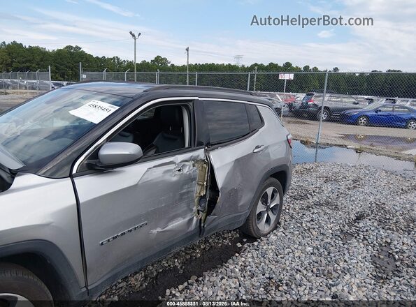 3C4NJCBBXJT165724 2018 JEEP COMPASS Серебряный Вид спереди