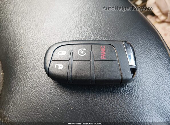 3C4NJCBBXJT165724 2018 JEEP COMPASS Серебряный Вид панели приборов