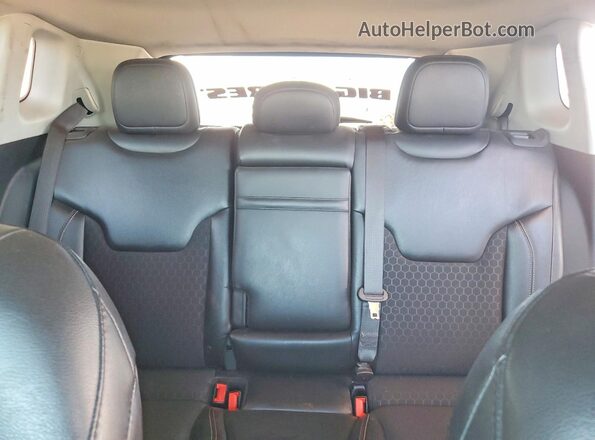 3C4NJCBBXJT468423 2018 JEEP COMPASS White უკანა სავარძლების ხედი