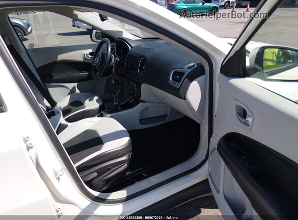 3C4NJCBBXKT614711 2019 JEEP COMPASS White Вид салону спереду