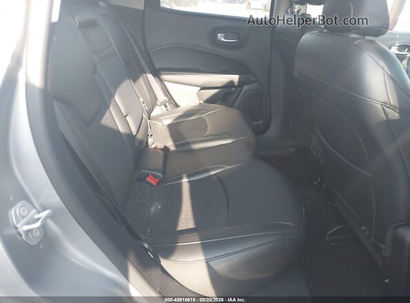 3C4NJCBBXKT731253 2019 JEEP COMPASS Silver Widok naklejki z numerem VIN