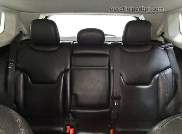 3C4NJCCB0KT675838 2019 JEEP COMPASS Silver Հետևի նստատեղերի տեսք