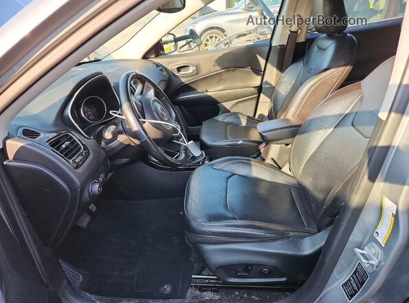 3C4NJCCB0LT187300 2020 JEEP COMPASS Silver Front interior view