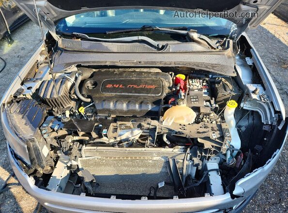 3C4NJCCB0LT187300 2020 JEEP COMPASS Silver Engine compartment view