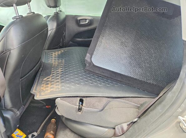 3C4NJCCB1KT748893 2019 JEEP COMPASS Gray Rear interior view
