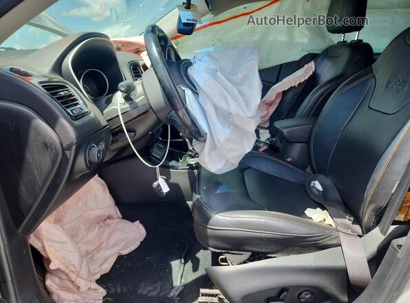 3C4NJCCB1KT748893 2019 JEEP COMPASS Gray Front interior view