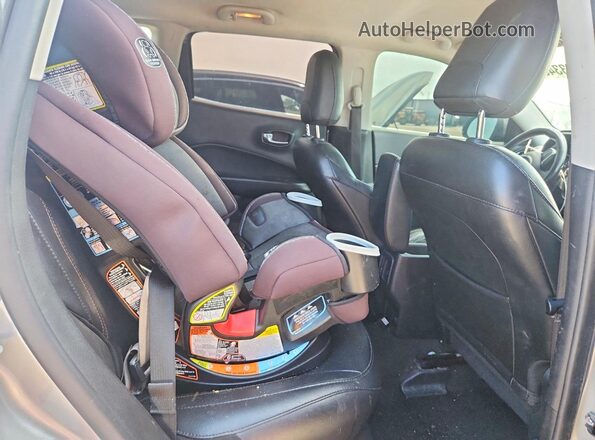 3C4NJCCB2LT187590 2020 JEEP COMPASS Silver Rear interior view