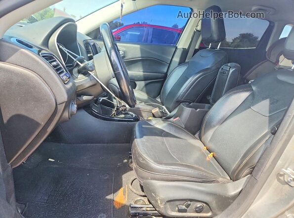 3C4NJCCB2LT187590 2020 JEEP COMPASS Silver Front interior view