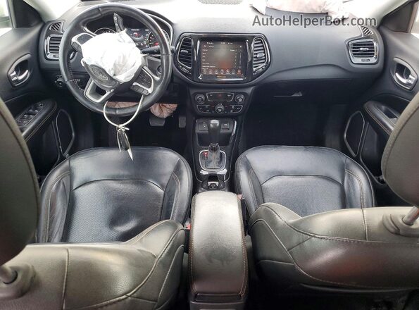 3C4NJCCB3KT802405 2019 JEEP COMPASS Белый Вид панели приборов