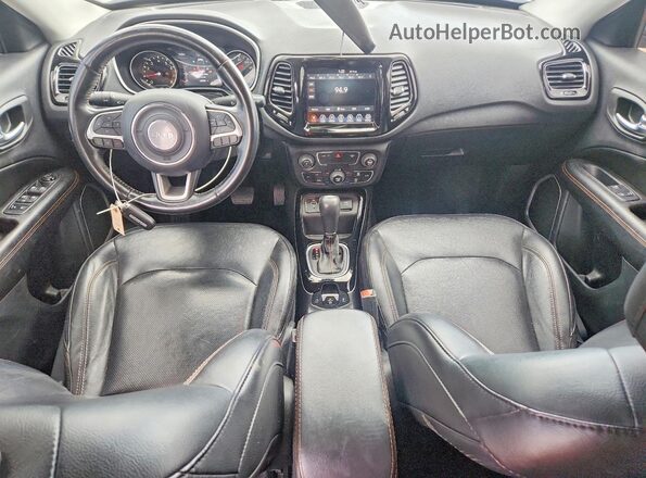 3C4NJCCB3KT819298 2019 JEEP COMPASS White Вид панелі приладів