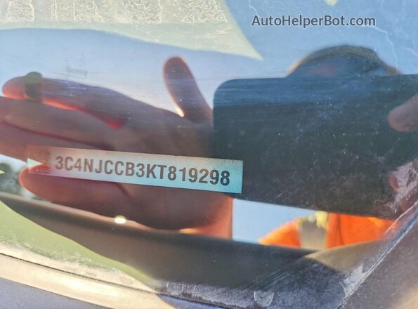 3C4NJCCB3KT819298 2019 JEEP COMPASS White Вид наклейки з VIN-кодом