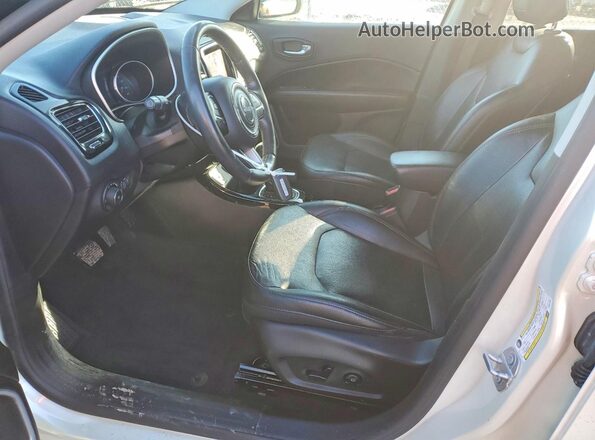 3C4NJCCB4JT301733 2018 JEEP COMPASS White Widok wnętrza z przodu
