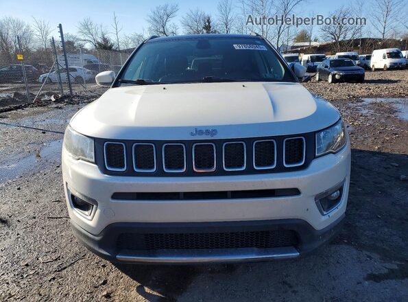 3C4NJCCB4JT301733 2018 JEEP COMPASS White Widok z przodu