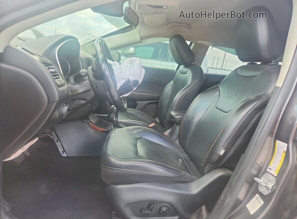 3C4NJCCB4KT788577 2019 JEEP COMPASS Серый Вид салона спереди