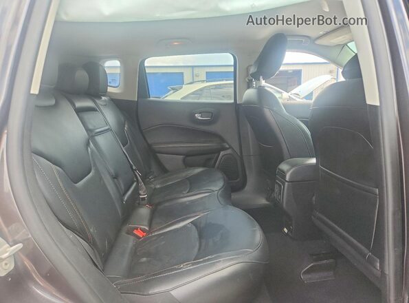 3C4NJCCB4KT788577 2019 JEEP COMPASS Серый Вид задней части салона