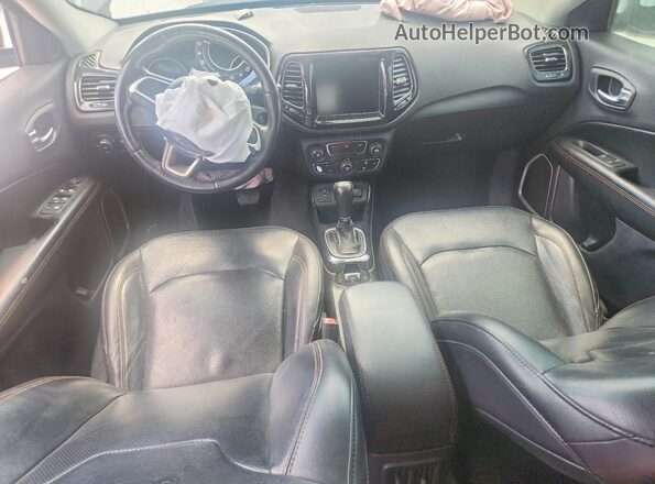 3C4NJCCB4KT788577 2019 JEEP COMPASS Серый Вид панели приборов