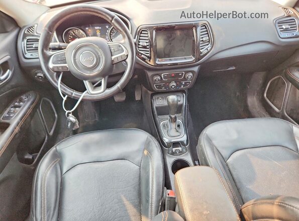 3C4NJCCB4KT819407 2019 JEEP COMPASS Red Вид панелі приладів