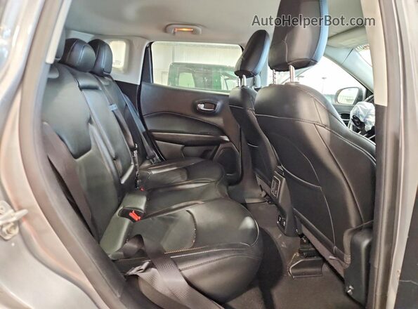 3C4NJCCB5MT552670 2021 JEEP COMPASS Silver Vista interior trasera