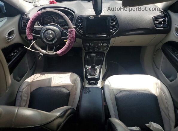 3C4NJCCB8JT406520 2018 JEEP COMPASS Silver Dashboard view