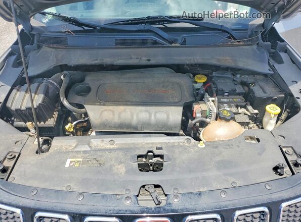 3C4NJCCB8JT406520 2018 JEEP COMPASS Silver Engine compartment view