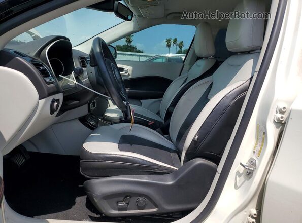 3C4NJCCB8JT494940 2018 JEEP COMPASS Белый Вид салона спереди