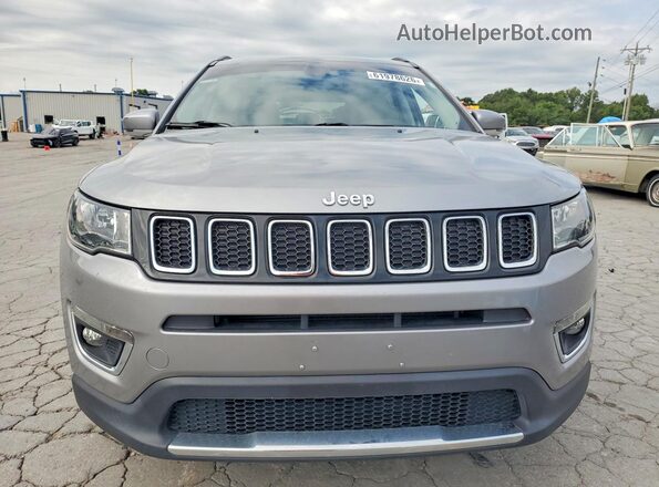 3C4NJCCB8KT802111 2019 JEEP COMPASS Silver Front view